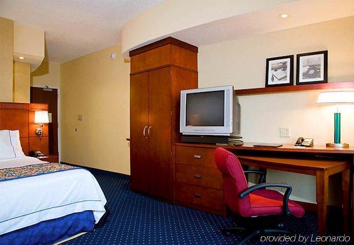 Courtyard By Marriott Memphis Hotel 3*